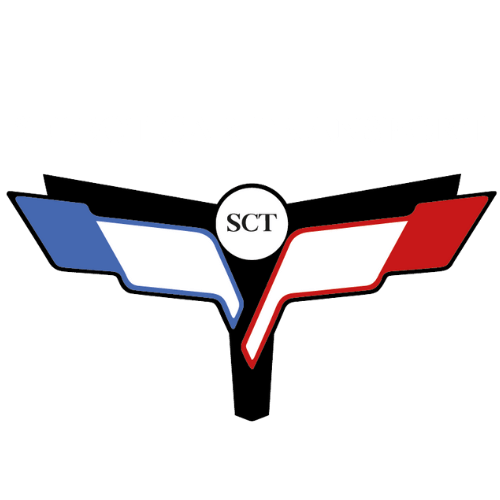 ogo de l'entreprise Select Car Transport, les initiales SCT en noir se trouvent dans un cercle blanc encadré par un drapeau bleu à gauche et un drapeau rouge à droite